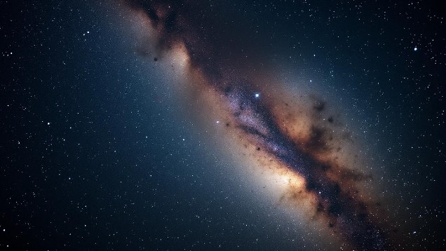 Fenomena Milky Way yang Menakjubkan Pemandangan fenomena Milky Way yang memukau di langit malam yang gelap