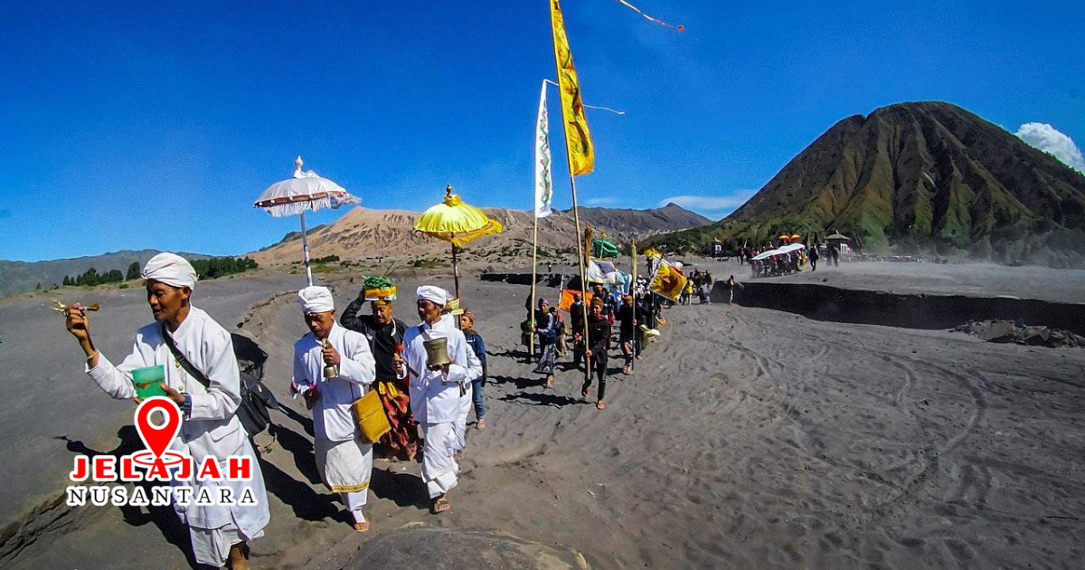 Mengenal Tradisi Upacara Kasodo Bromo Upacara Kasodo adalah budaya Tengger
